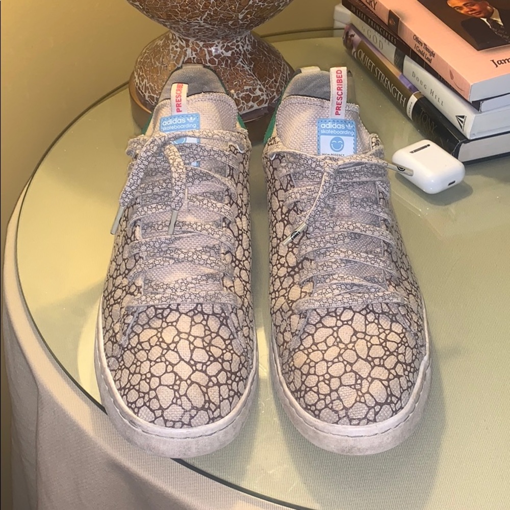 Adidas size 11.5 420🔥🔥💚💚